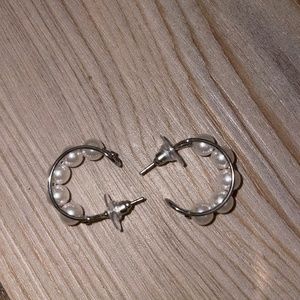 SILVER PEARL MINI HOOP EARRINGS